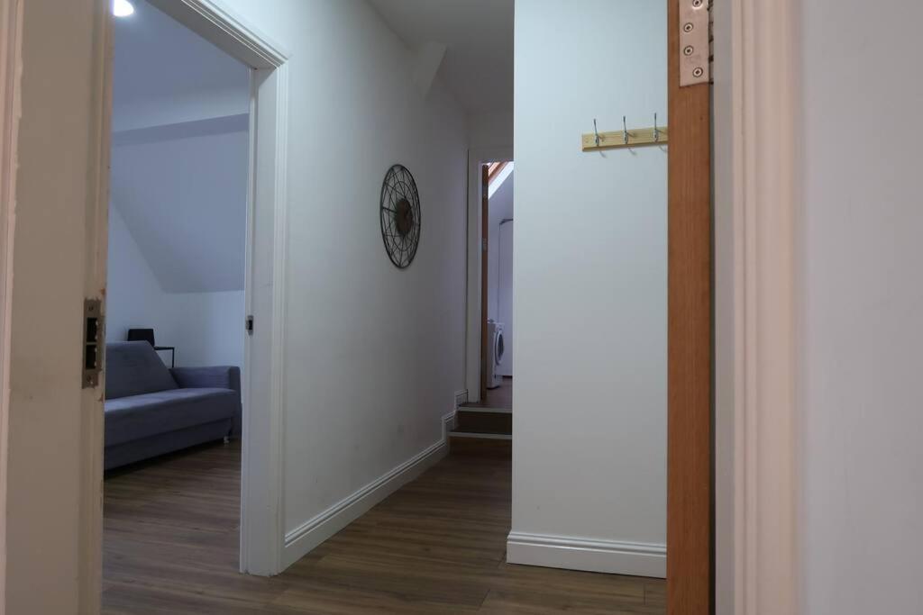 Two-Bedroom Apartment With Scenic Balcony View Шипли Экстерьер фото