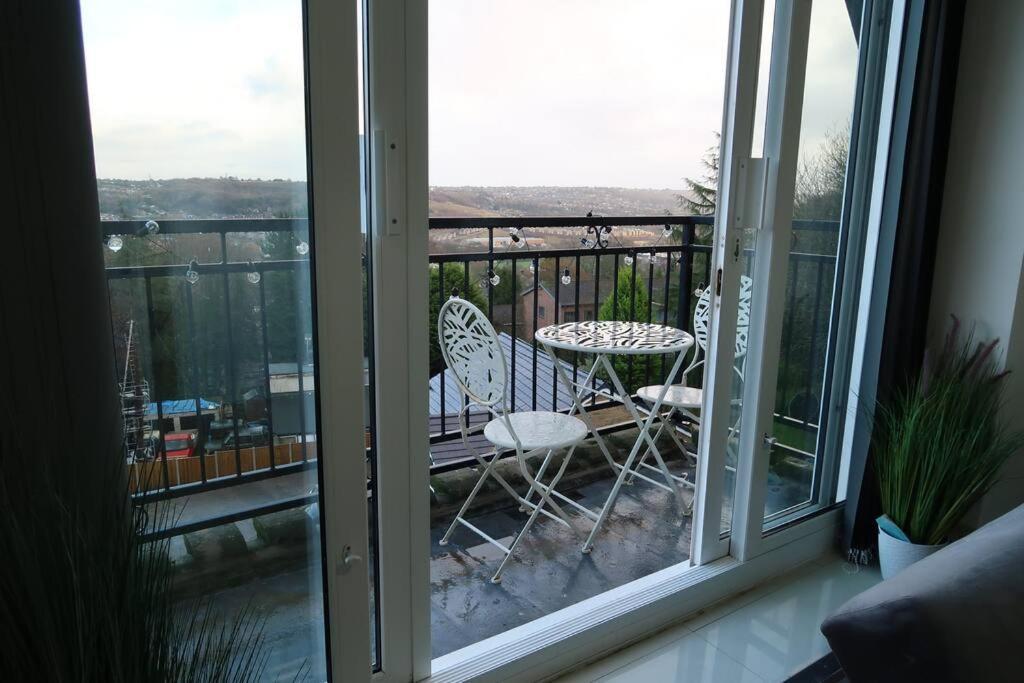 Two-Bedroom Apartment With Scenic Balcony View Шипли Экстерьер фото